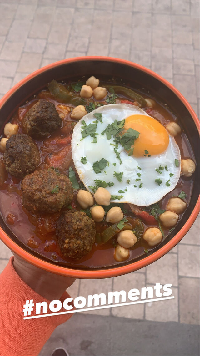 La shakshuka boulette
Cousine de la ratatouille
Poivron tomates oignons pomme de terre ail paprika raz el hanout boulettes 