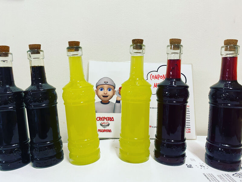 Liquori artigianali casa Wild .
Liquore al caffè ☕️
Liquore al limoncello🍋
Liquore cherry 🍒 