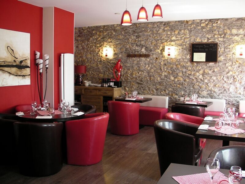 l'espace cosy du restaurant modulable selon le nombre de convives