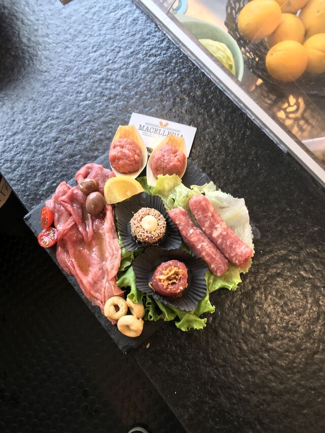 Aperitivo a base di carne cruda 