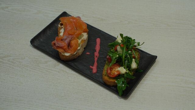 Bis di bruschette mari e monti