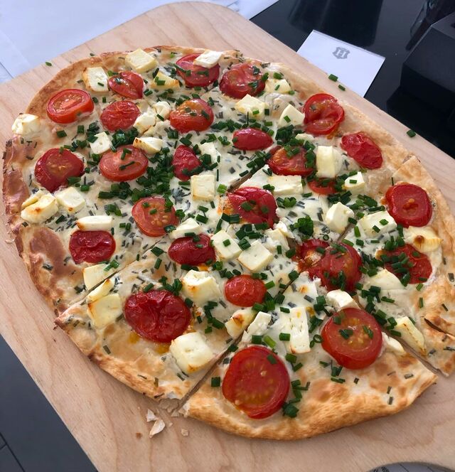 Flammkuchen Tomate & Hirtennnkäse