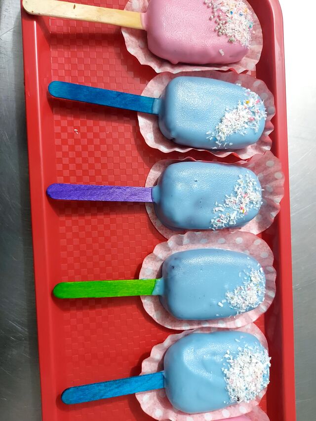 CAKE POPS FORMA DE INGHETATA
