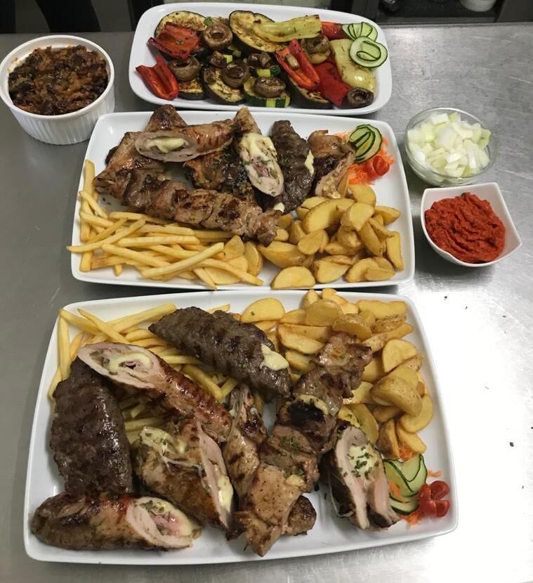 Mesna plata sa prilozima 