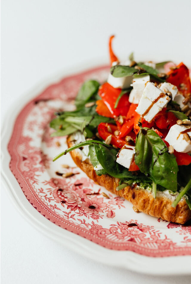 Croissant z papryką i fetą 