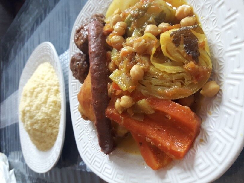 Couscous Royal semoule légumes poulet 1 merguez et 1 boulette