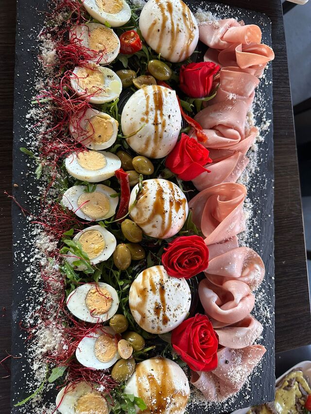 Antipasto Burrata, Mortadella, Eier, 