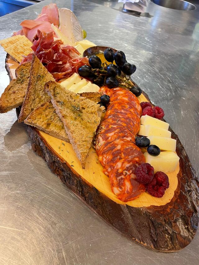 Tábuas de queijos e enchidos