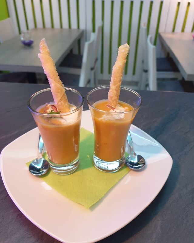 CREMA DE CALABAZA & CRUJIENTE RELLENO DE CERDO PICADO