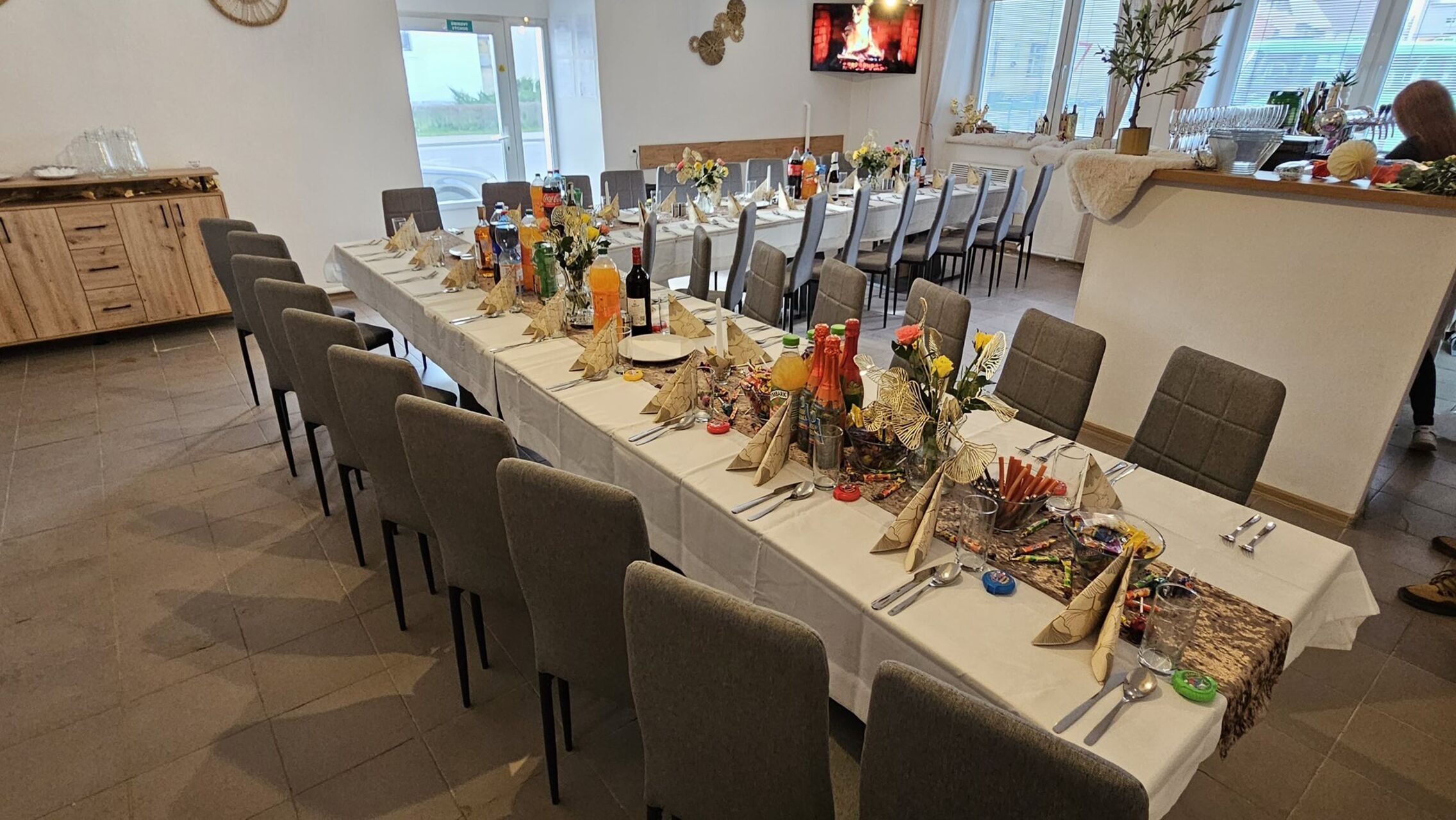 Oslavy , posedenia , večierky