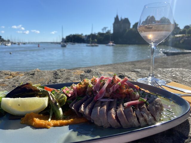 Des plats savoureux élaborés par une jeune équipe de restauration talentueuse ! 