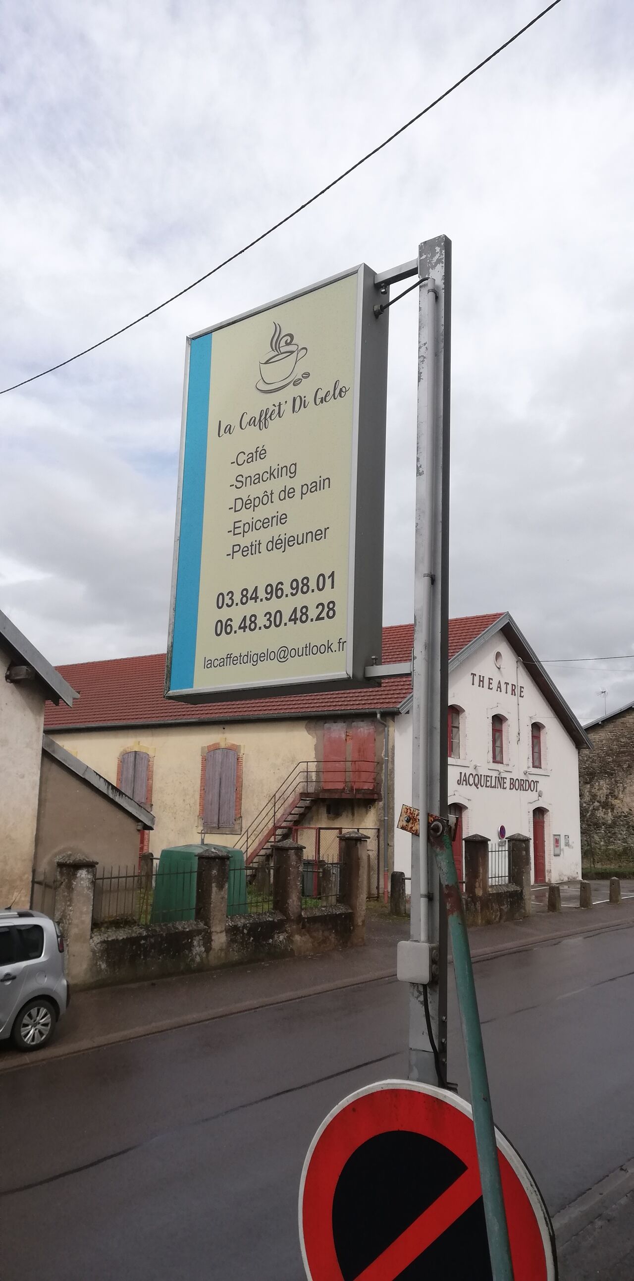 Enseigne ?