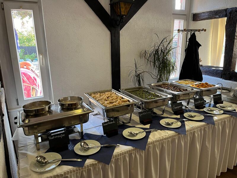 Bitte reservieren Sie vorher einen Tisch