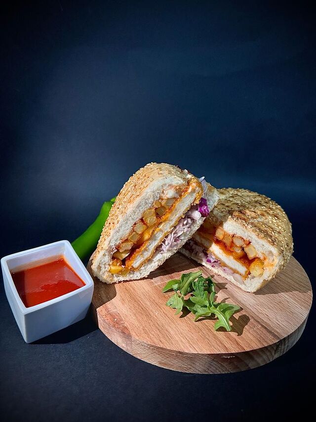 Sandwich snitel de pui, 14 lei