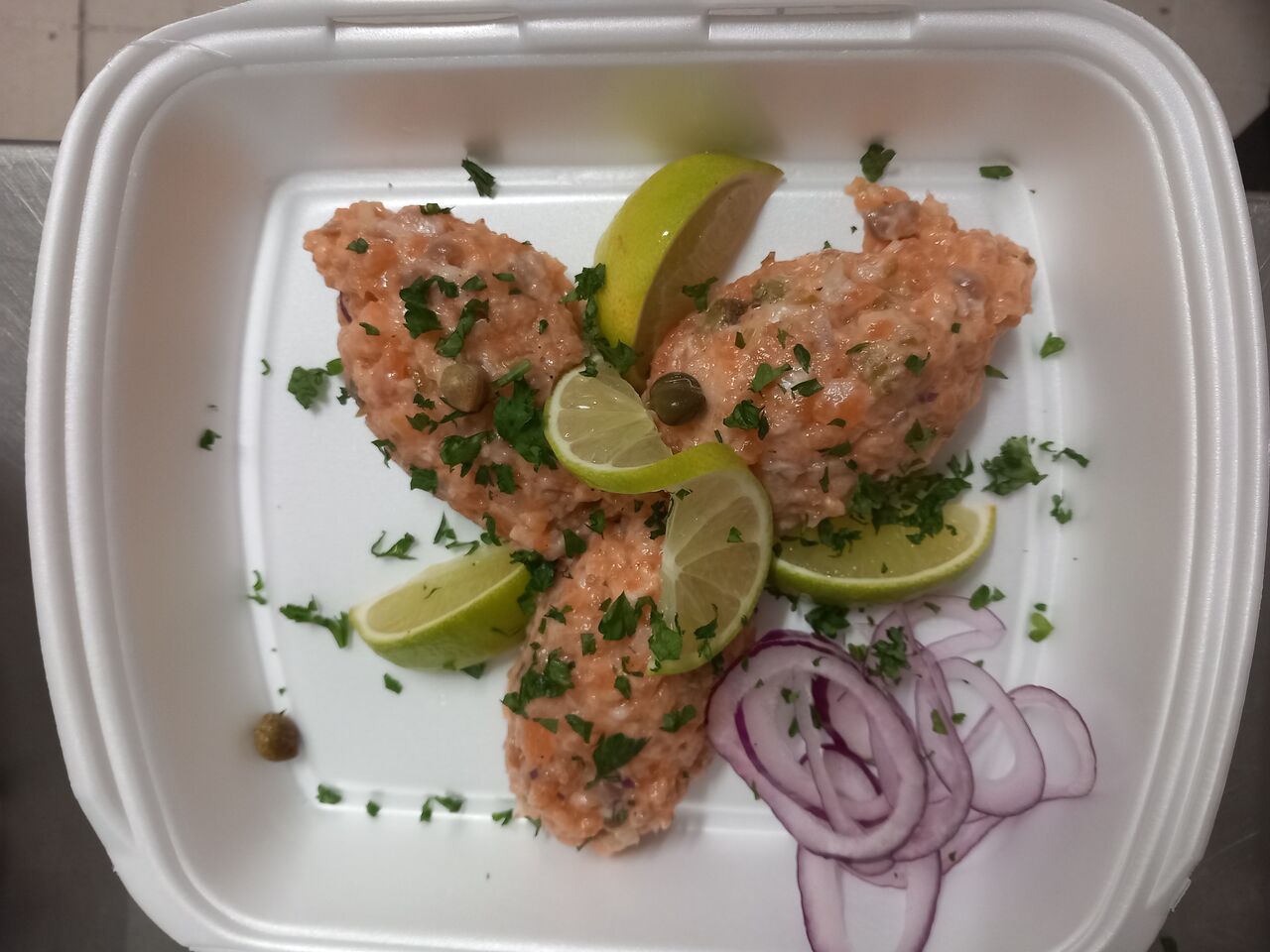 Tataráček z lososa