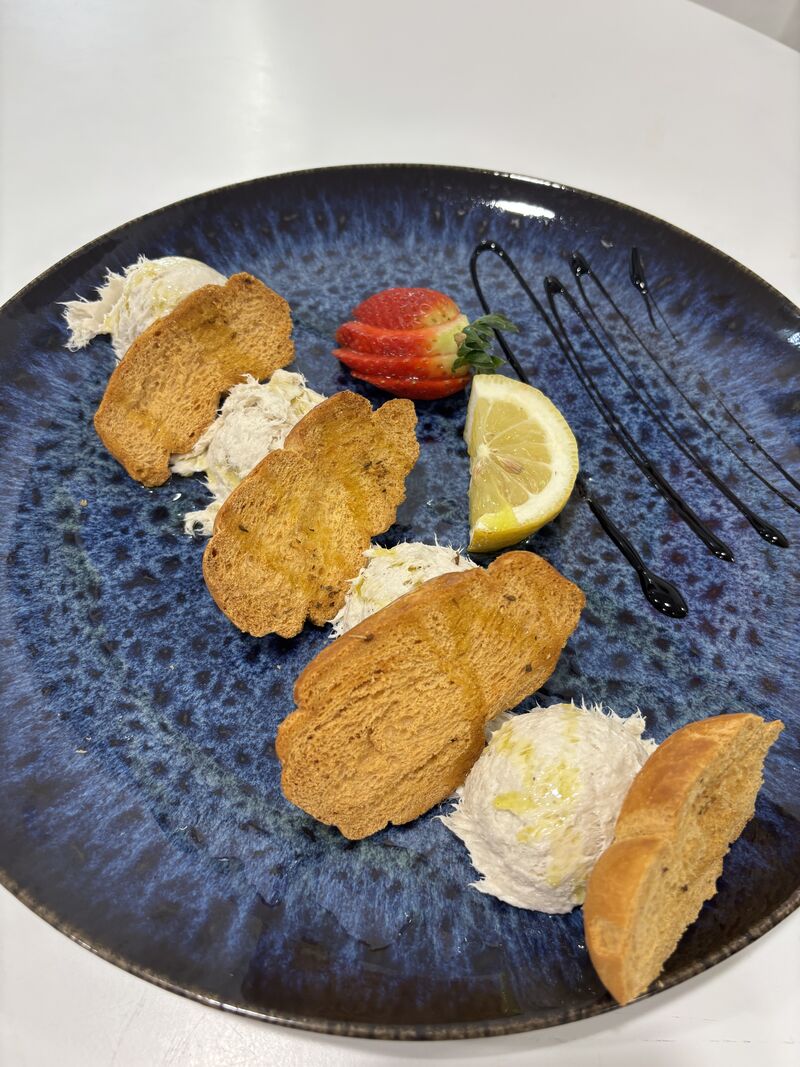 Dentice mantecato con crostini
