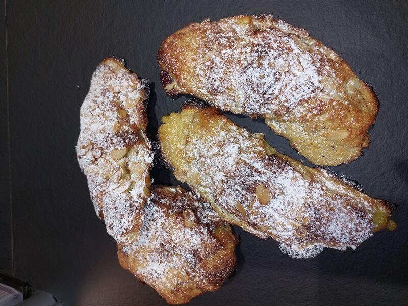 Croissants amande nature ou chocolat ou framboise ou pomme