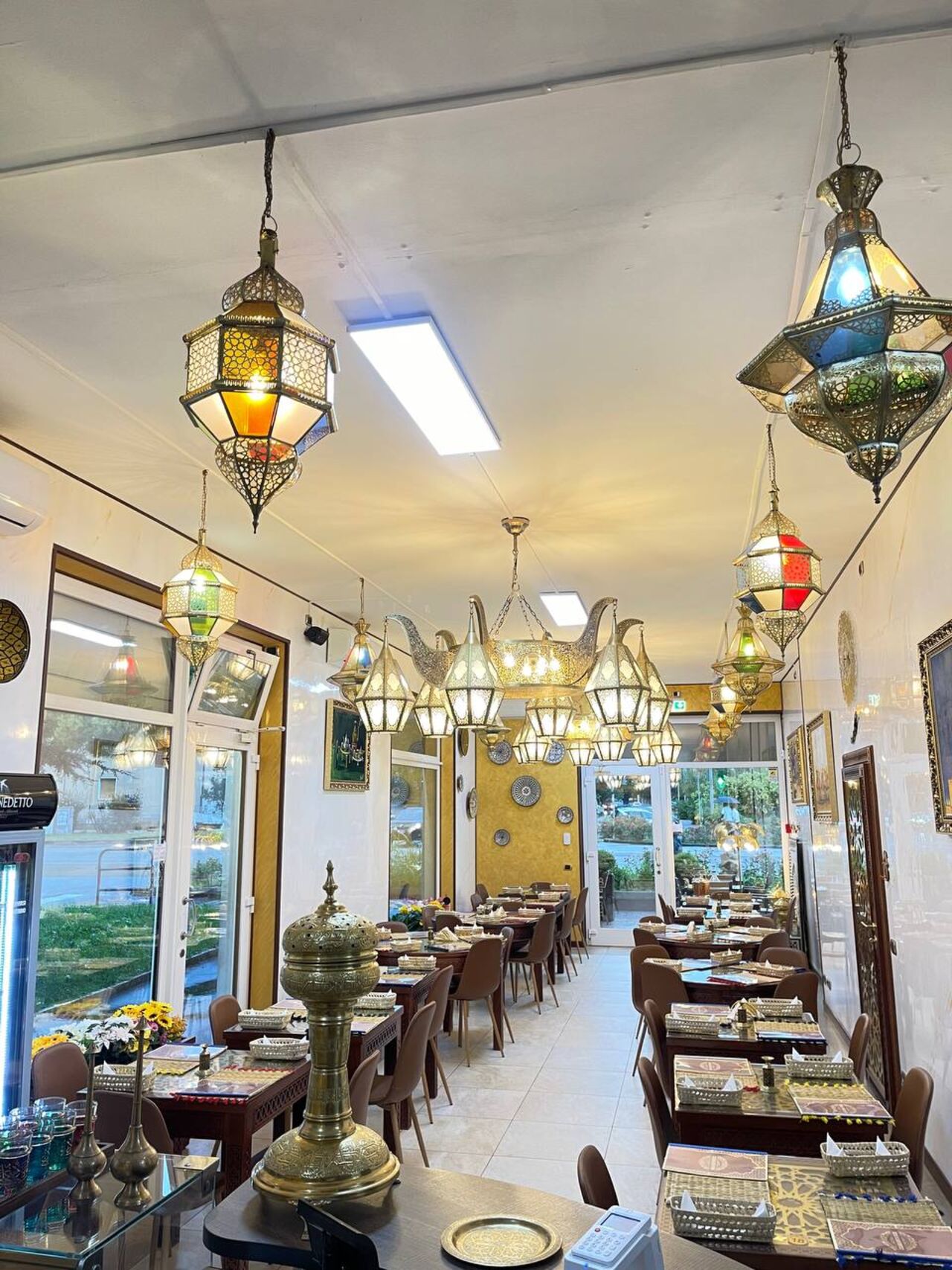 Cucina da asporto e sala accogliente