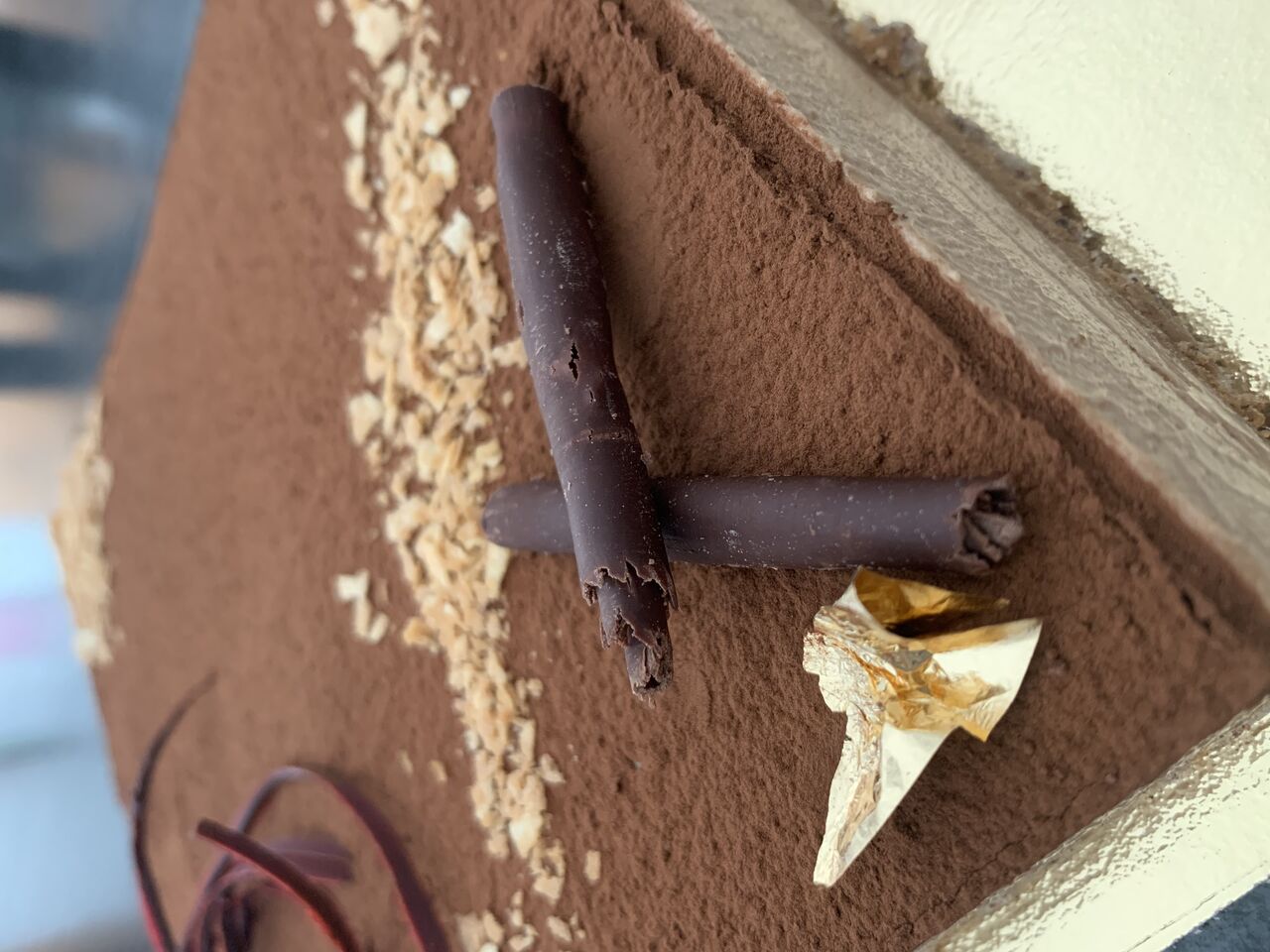 Royal chocolat lait
Croustillant praliné chocolat lait
Biscuit joconde noisettes 