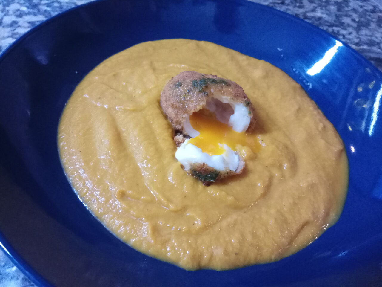 Velouté de potimarron au lait de coco oeuf coulant en cromesqui