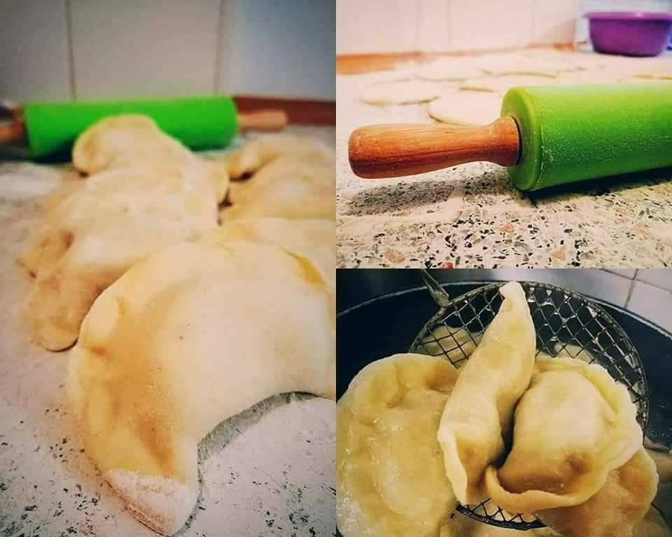 Pyszne domowe pierożki, które lepimy dopiero wtedy gdy złożą Państwo zamówienie :)
Pierogi ruskie z cebulką
Pierogi z mięsem