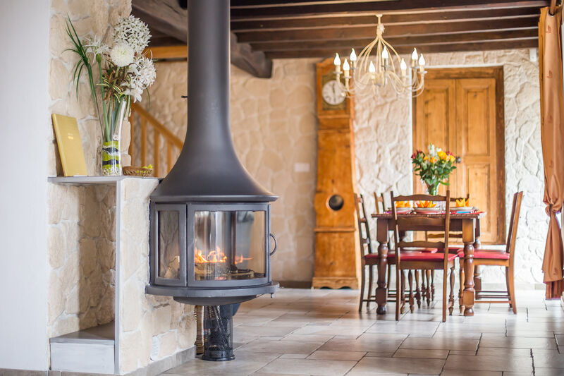 cheminée design suspendue pour des hivers plus doux