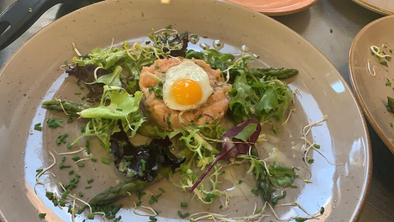 Lachstatar | Grüner Spargel | Wachtelspiegelei