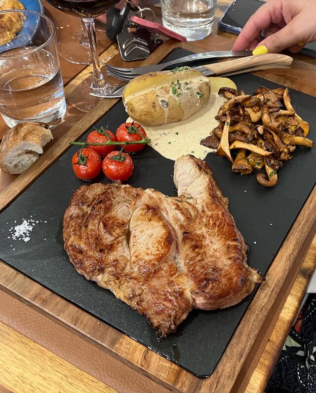 Côté de veau, girolles, PDT au four crème champignons 