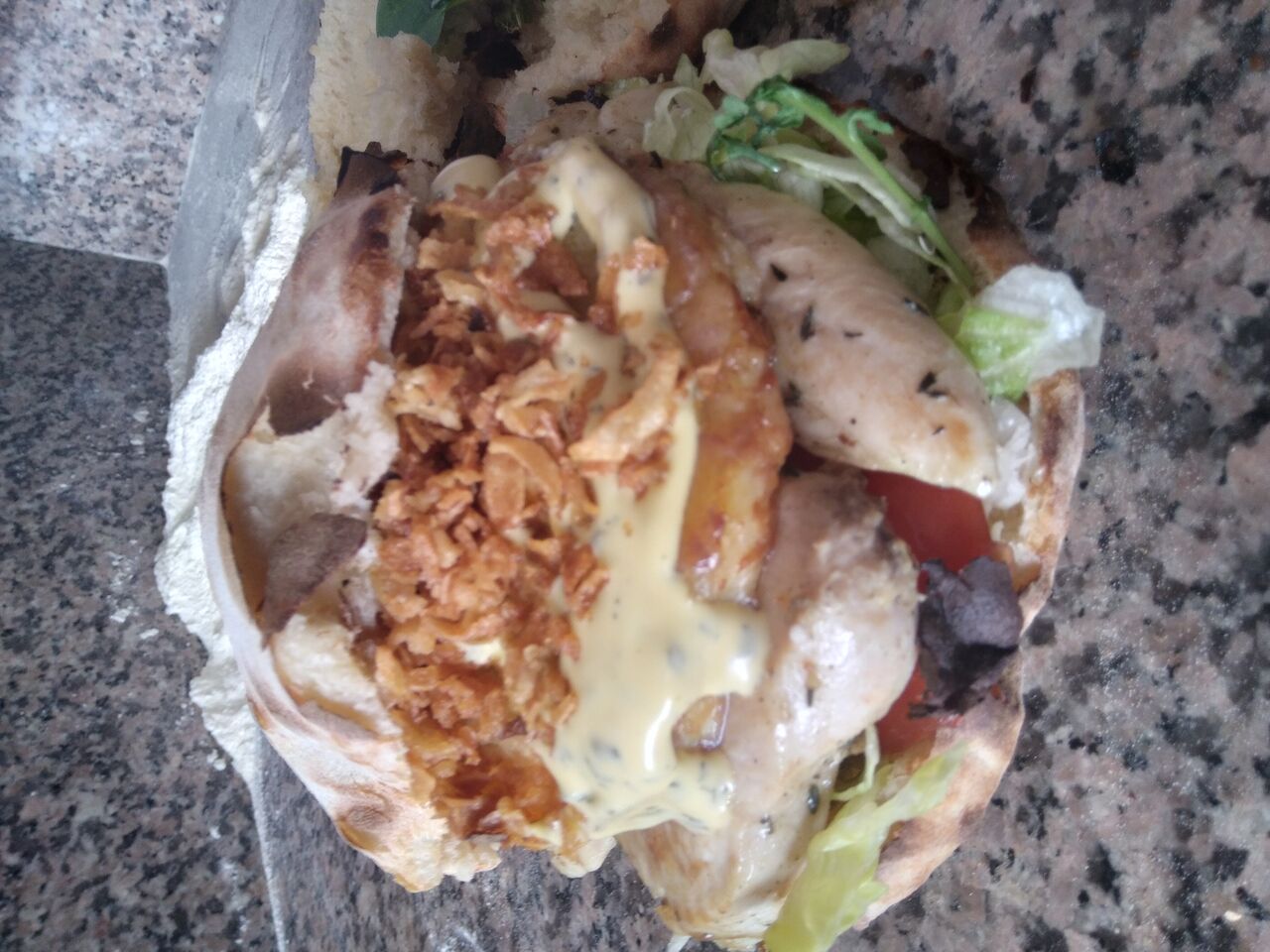 La nouvelle Puccia Pollo!!
Salade,🍅, poulet mariné, rosti de patate, oignons crispy, sauce béarnaise 🥙🇮🇹🤤🤤🤤🤯