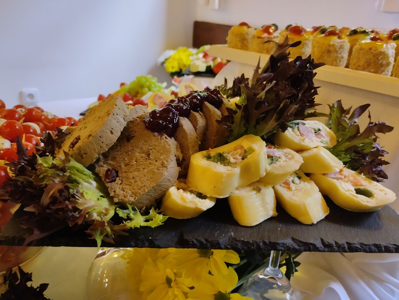 Domácí paštika a sýrová roláda