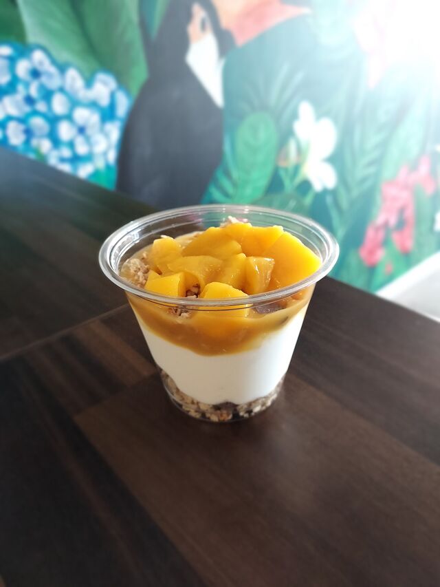 Granola poke mangue