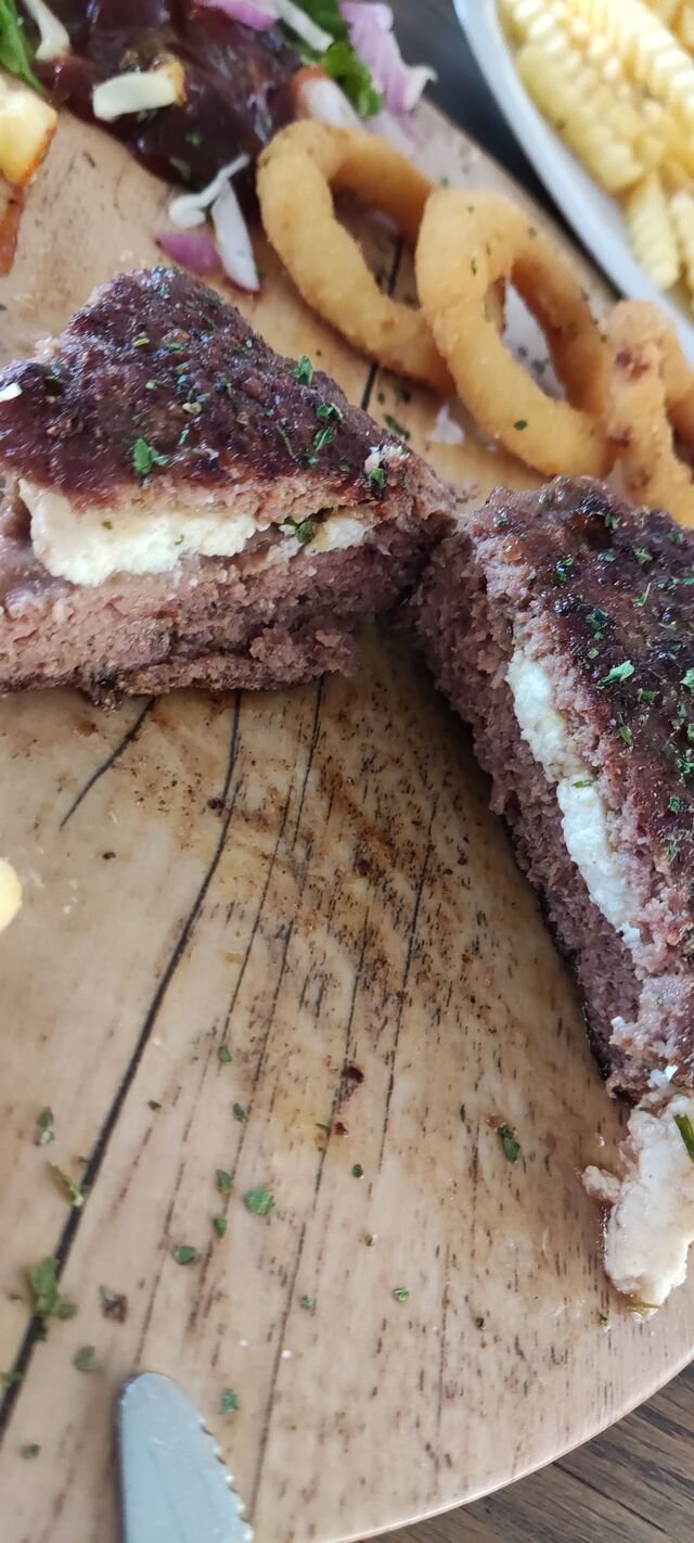 Punjena Domaća pljeskavica