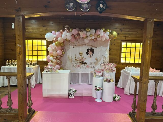 Salón de madera Aforo 90 personas