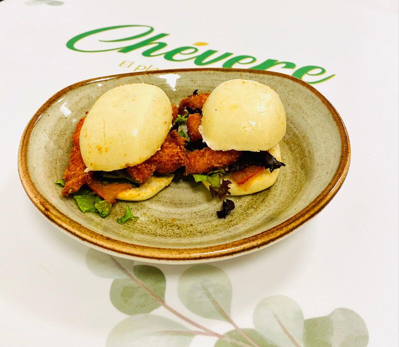 Bao Bao? Ven y prueba nuestro Bao Panco: Pollo pancho, lechuga, tomate y huevo de codorniz. ???