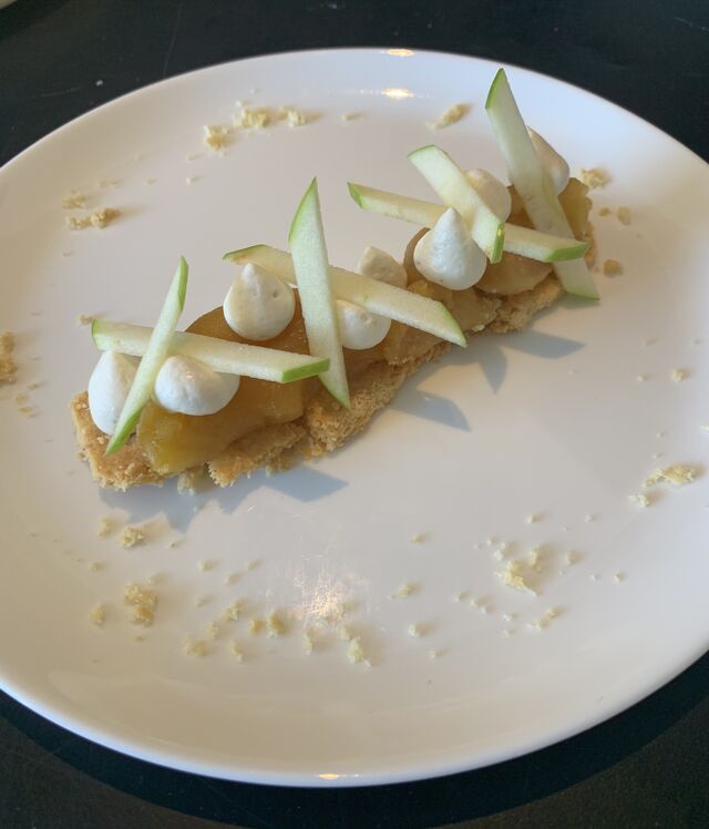 Fondant de pommes sur crumble et sa chantilly wasabi
