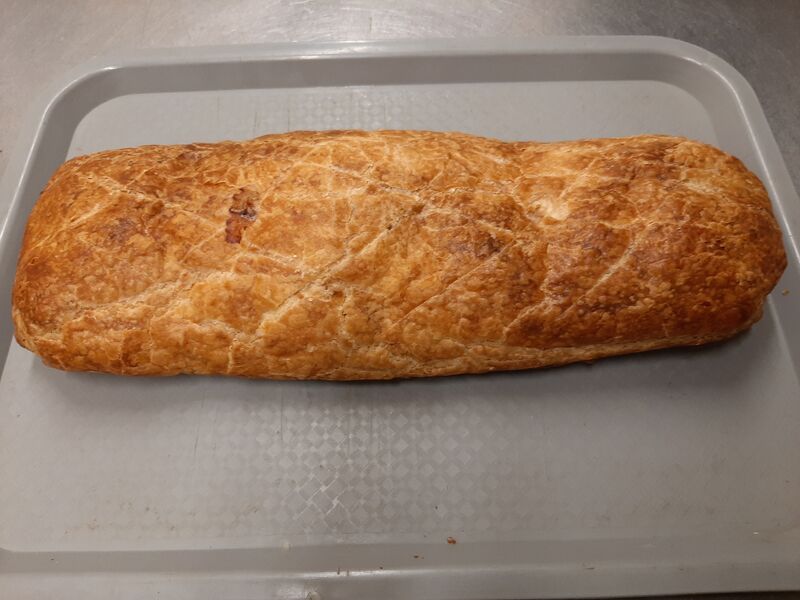 Pâté croûte maison viande hachée et assaisonnée sur place ..