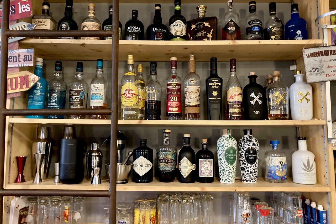 NOTRE CAVE A RHUMS ET GINS