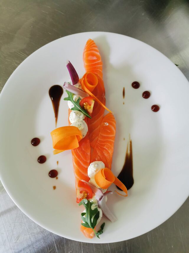 saumon de Mardeuil gravlax, mousse légère a l'aneth.
