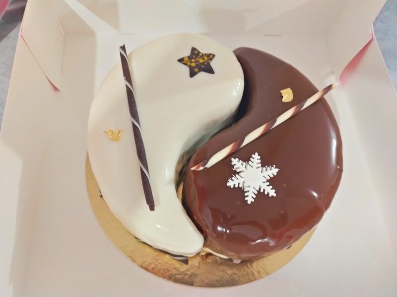 Un ,3 chocolats
Une vanille insert framboise