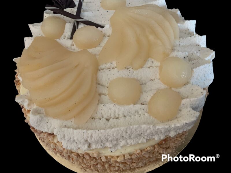 POIRIER
Poires aux sirop maison
Biscuit génoise imbibé sirop maison
Crème mousseline vanille 