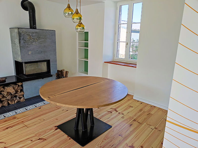 Nos tables signées JS Renaud (Sous l'Ecorce Meubles) fabriquées à partir de bois issu de forêts bretonnes gérées durablement.