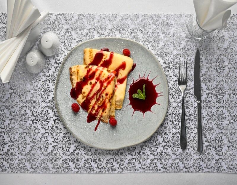 Naleśniki z serem i polewą Pancakes with cheese and toppings Alergeny (2,3,6) 18 zł