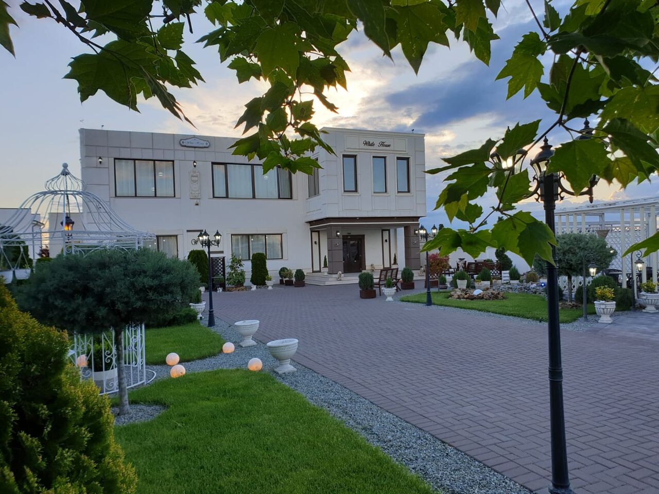 RESTAURANT WHITE HOUSE