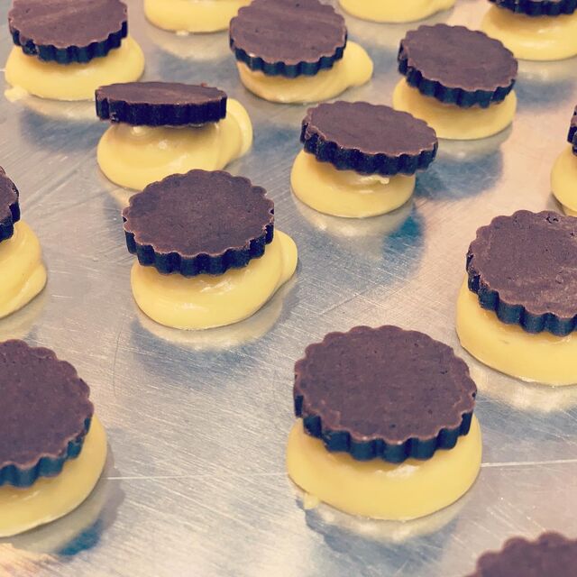 Craquelin al cioccolato in lavorazione 