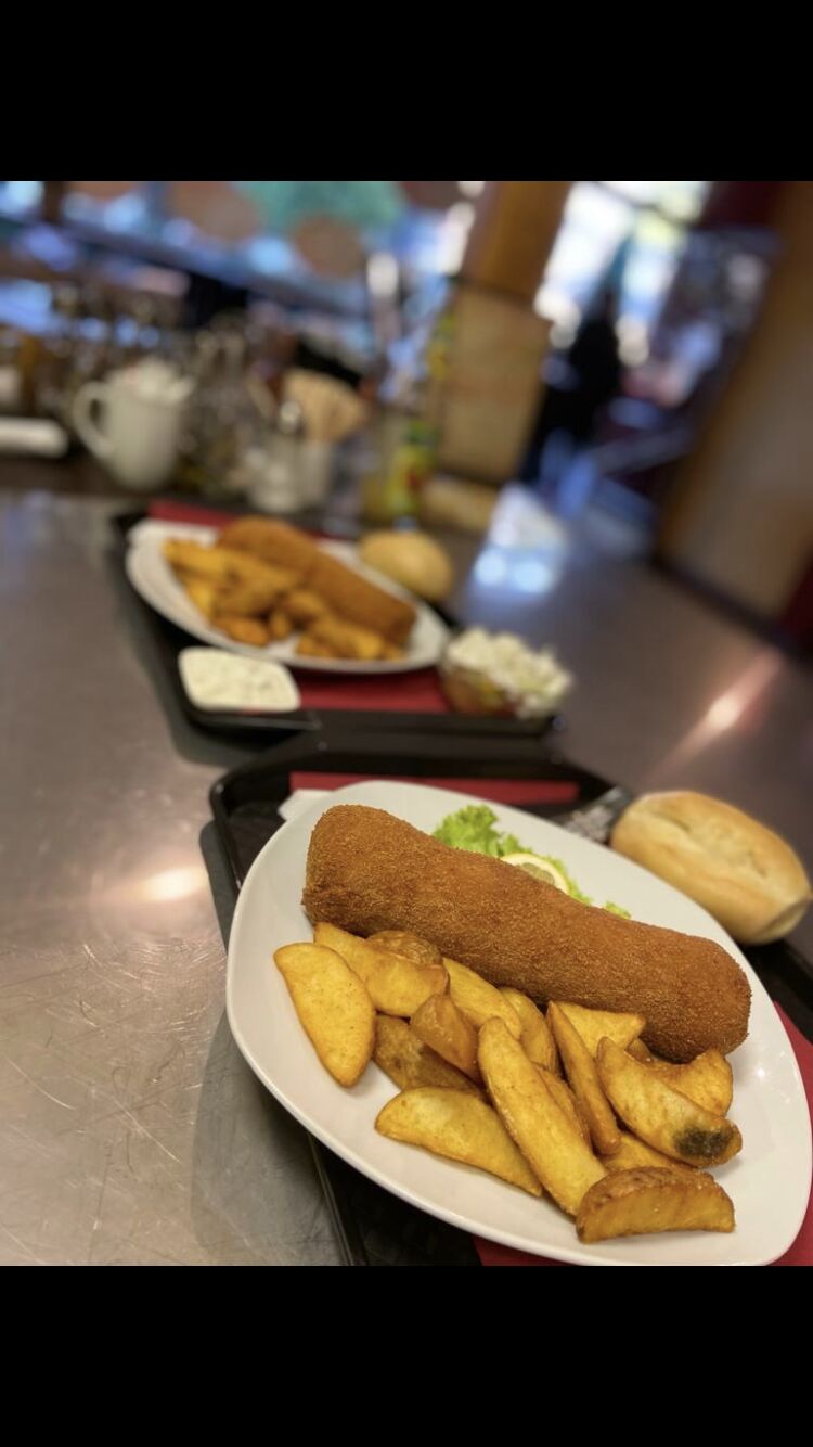 Karadjordjeva Schnitzel Gefüllt mit Kajmak +
Beilagen 15,90€