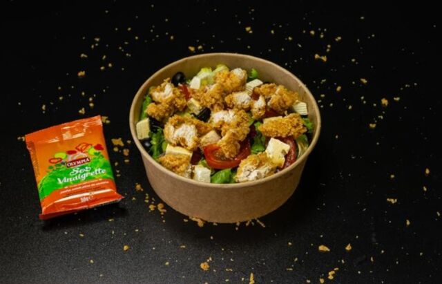 Salata cu pui crispy