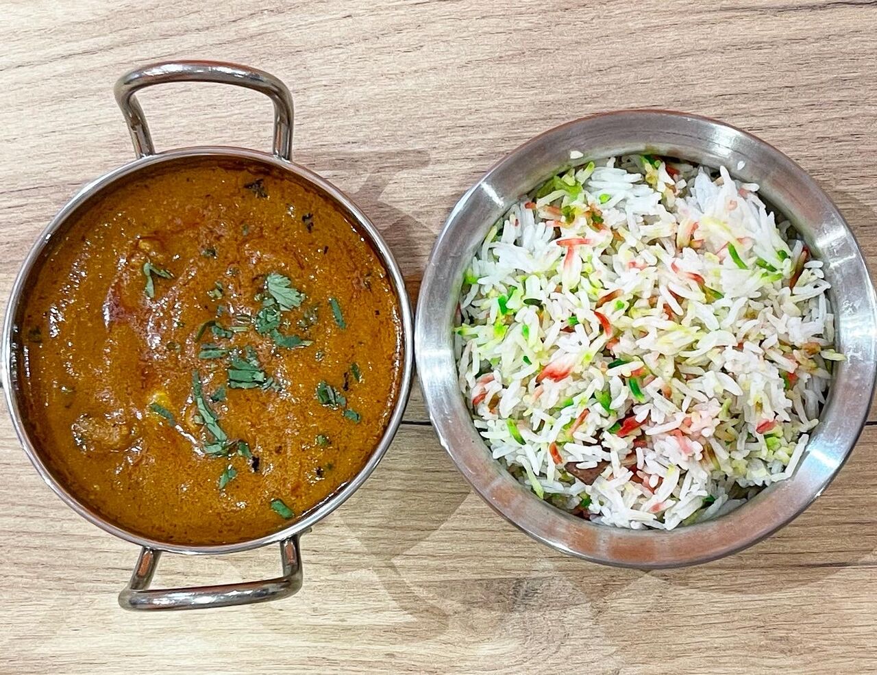 Poulet Vindaloo accompagné du riz Basmati nature 