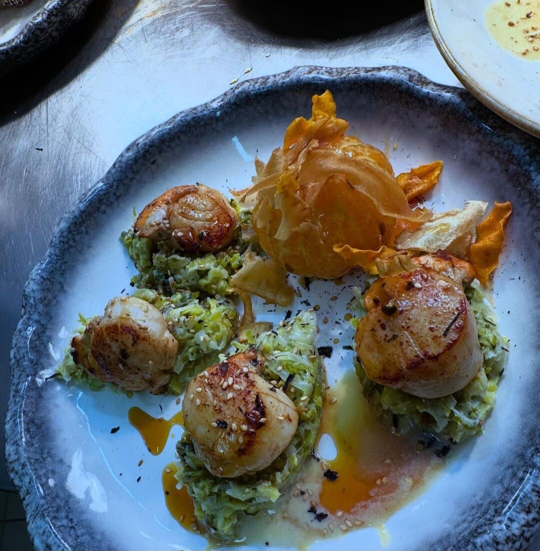 Les noix de Saint-Jacques fraîches