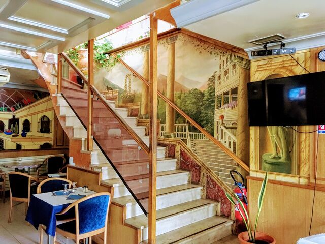 Notre bel escalier pour monter à notre salle de privatisation pour tous vos événements 