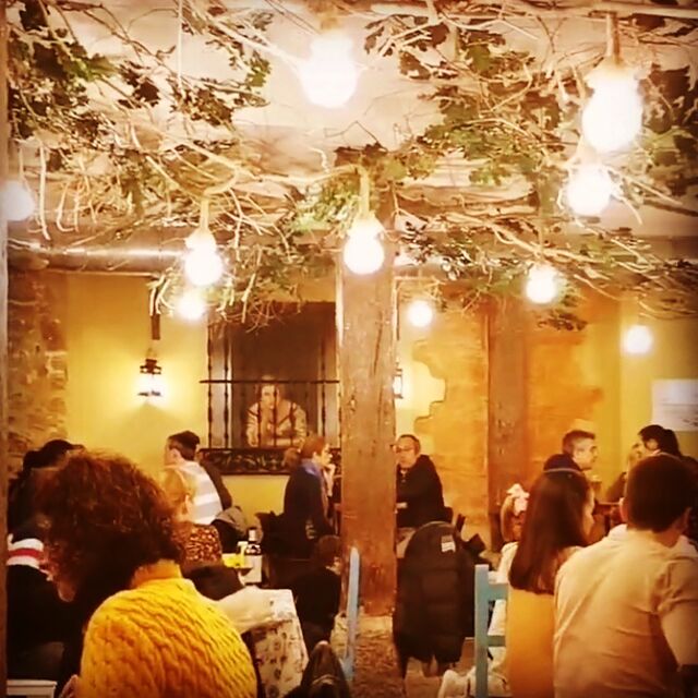 Ambiente cálido y acogedor, un lugar donde disfrutar en familia y con los amigos. 